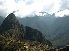 Huayna og dalen hvor Aguas Calientes ligger.
