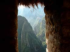 Huayna Picchu 2690 meter.
